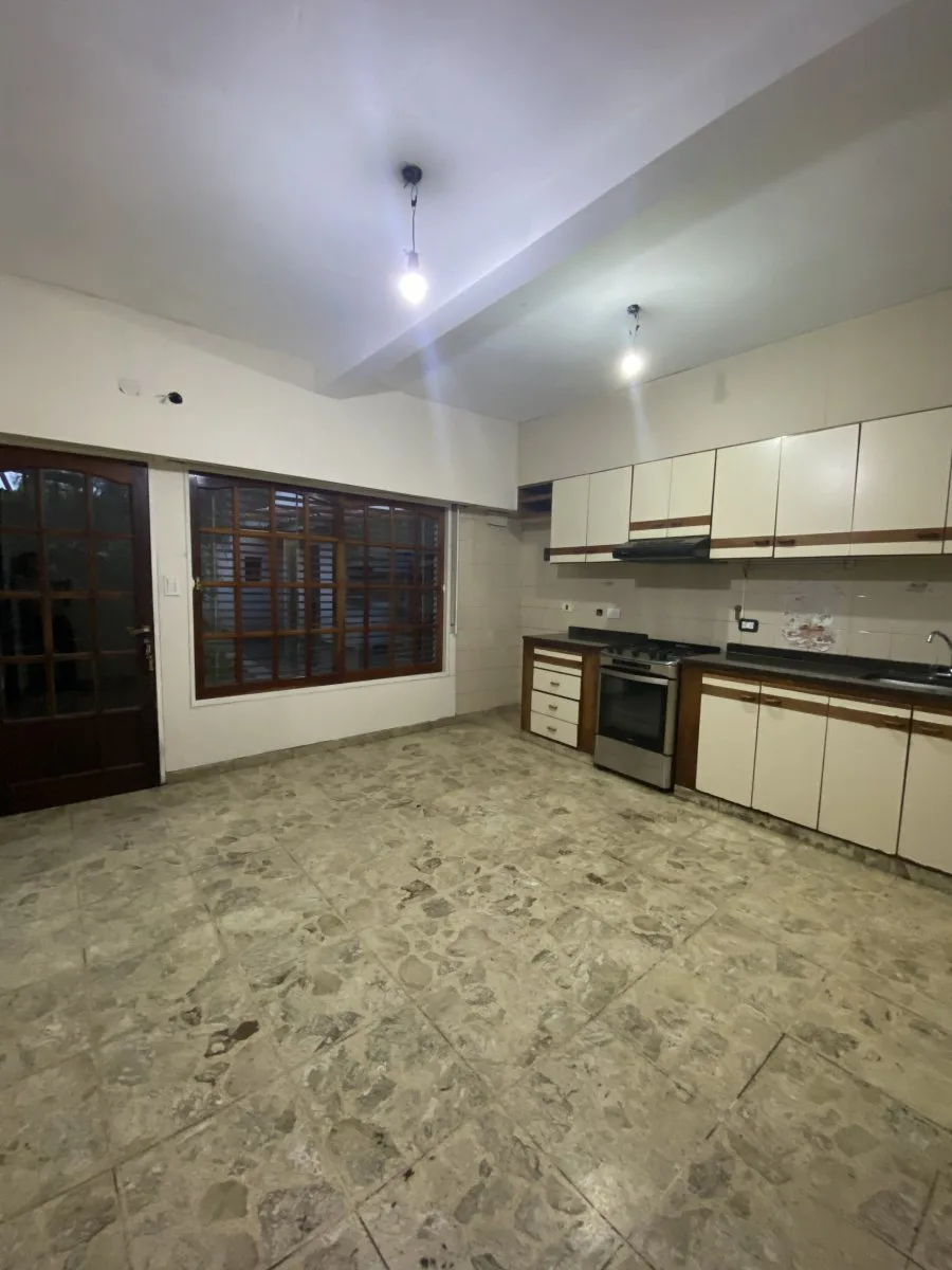 Venta Casa 3 ambientes con pileta y cocheras + Departamento 2 ambientes en San Justo foto 2