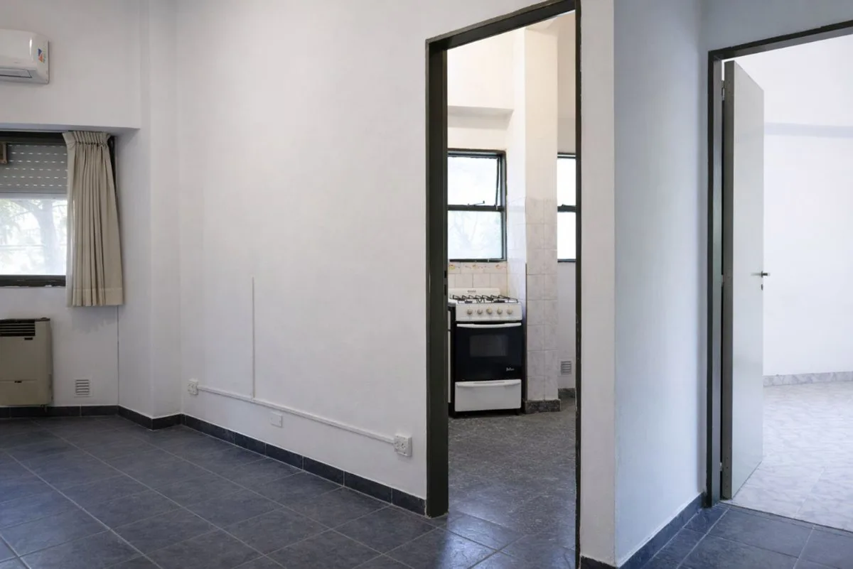 DEPARTAMENTO 1 DORMITORIO EN VENTA LA PLATA 10y62 foto 2