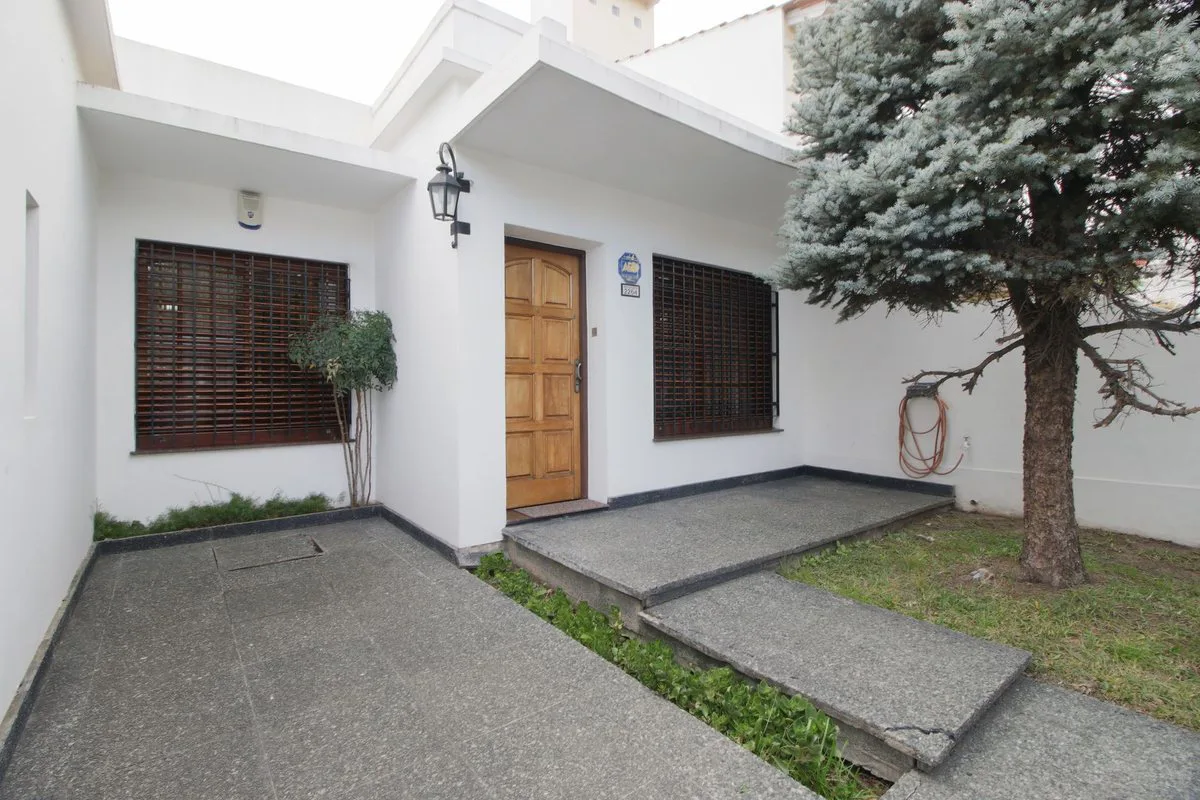 VENTA CASA 4 AMBIENTES LOTE PROPIO RAMOS MEJIA foto 3