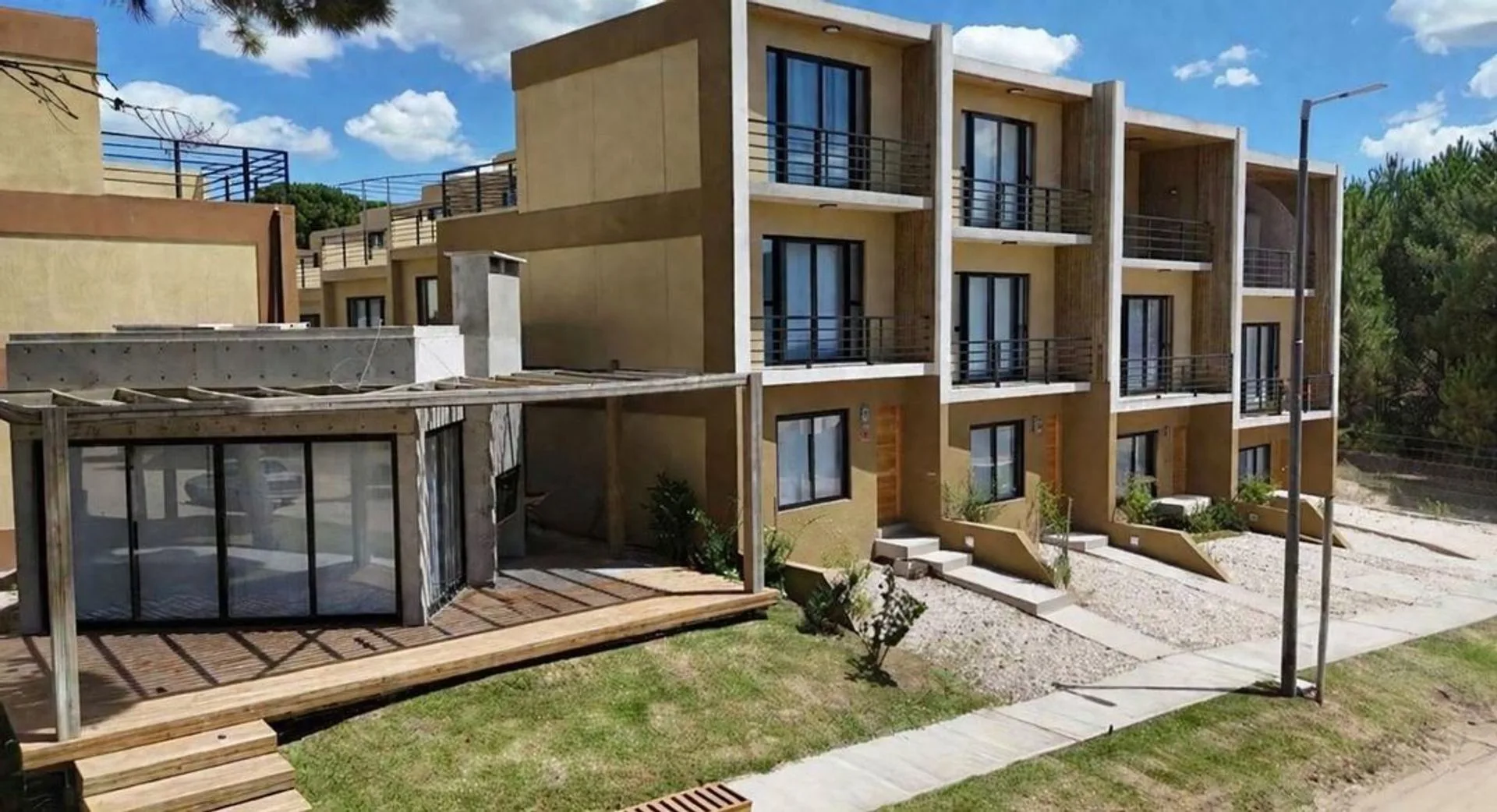 Casa Triplex en venta Barrio Nayades 4 AMBIENTES foto 2