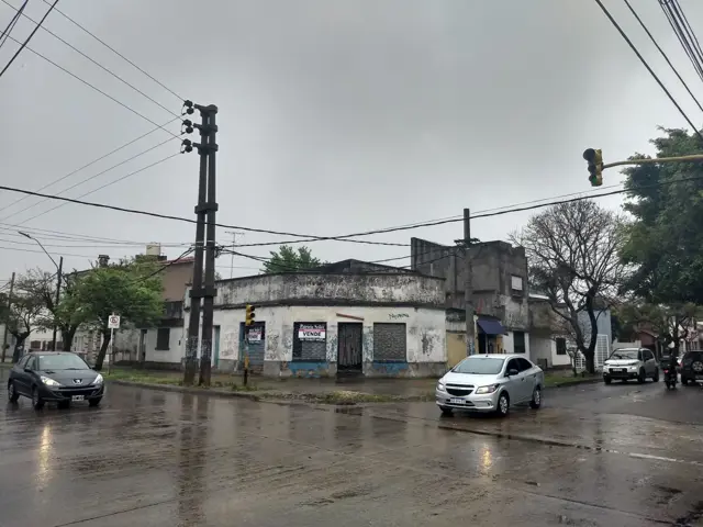 Venta en block local y 2 viviendas Haedo Sur
