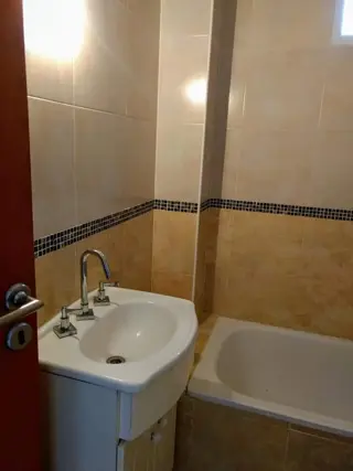 Excelente departamento de 2 ambientes al frente, muy luminoso foto 5