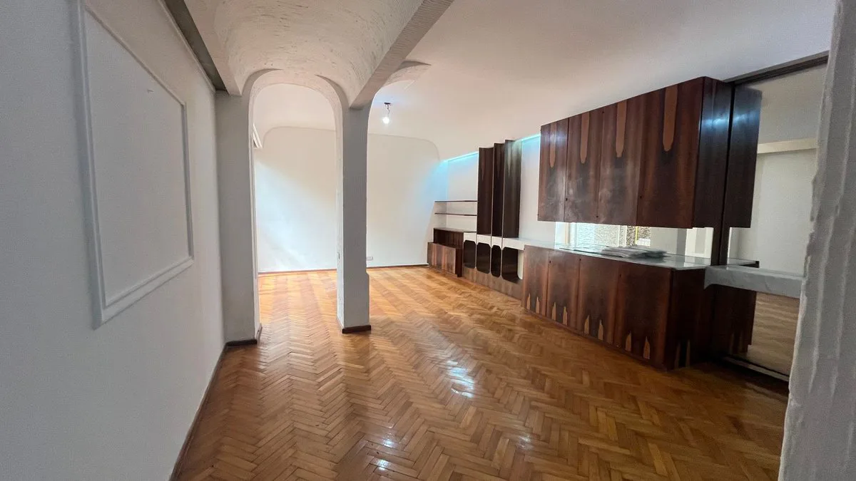 Dpto de 2 dorm. +comodín con quincho y parrilla foto 4