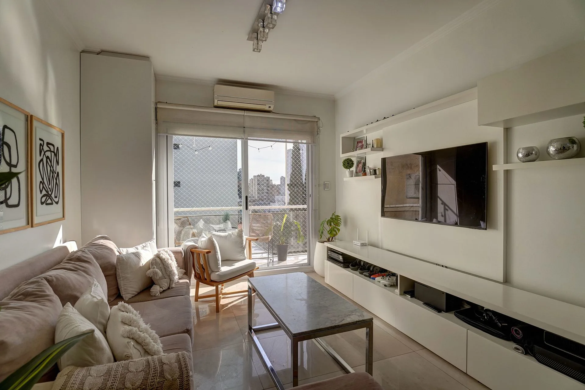 VENTA DPTO 3 AMB REFACCIONADO EN FLORES C/ BALCON foto 3