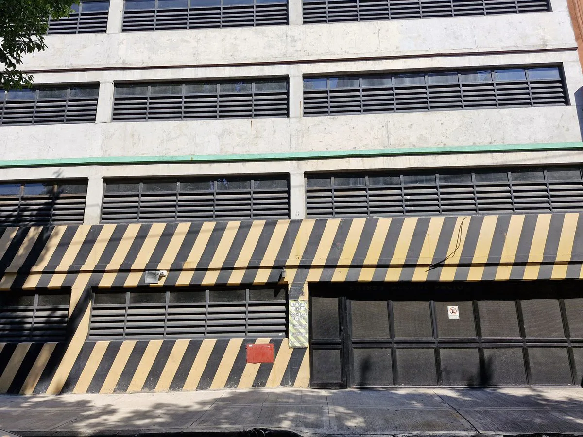 VENTA COCHERA EN EDIFICIO EXCLUSIVO EN BALVANERA foto 2