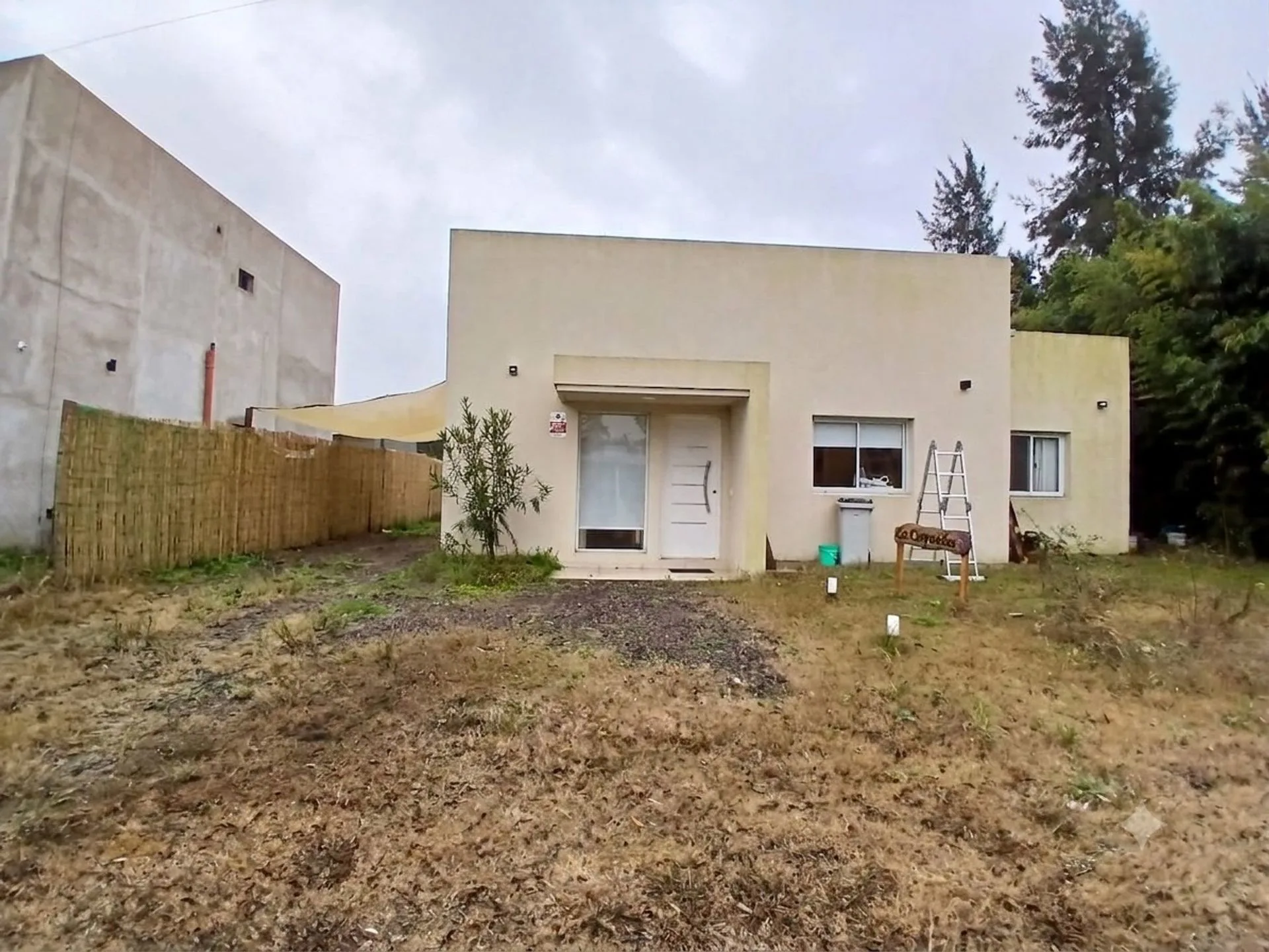 HERMOSA CASA EN BARRIO SEMICERRADO EN YEI PORA foto 2