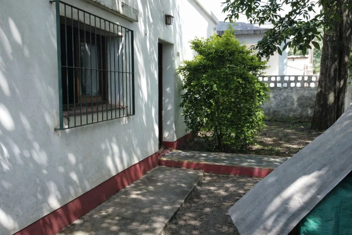 VENTA CASA METÁN: TERRENO CON CASA A REFACCIONAR foto 3