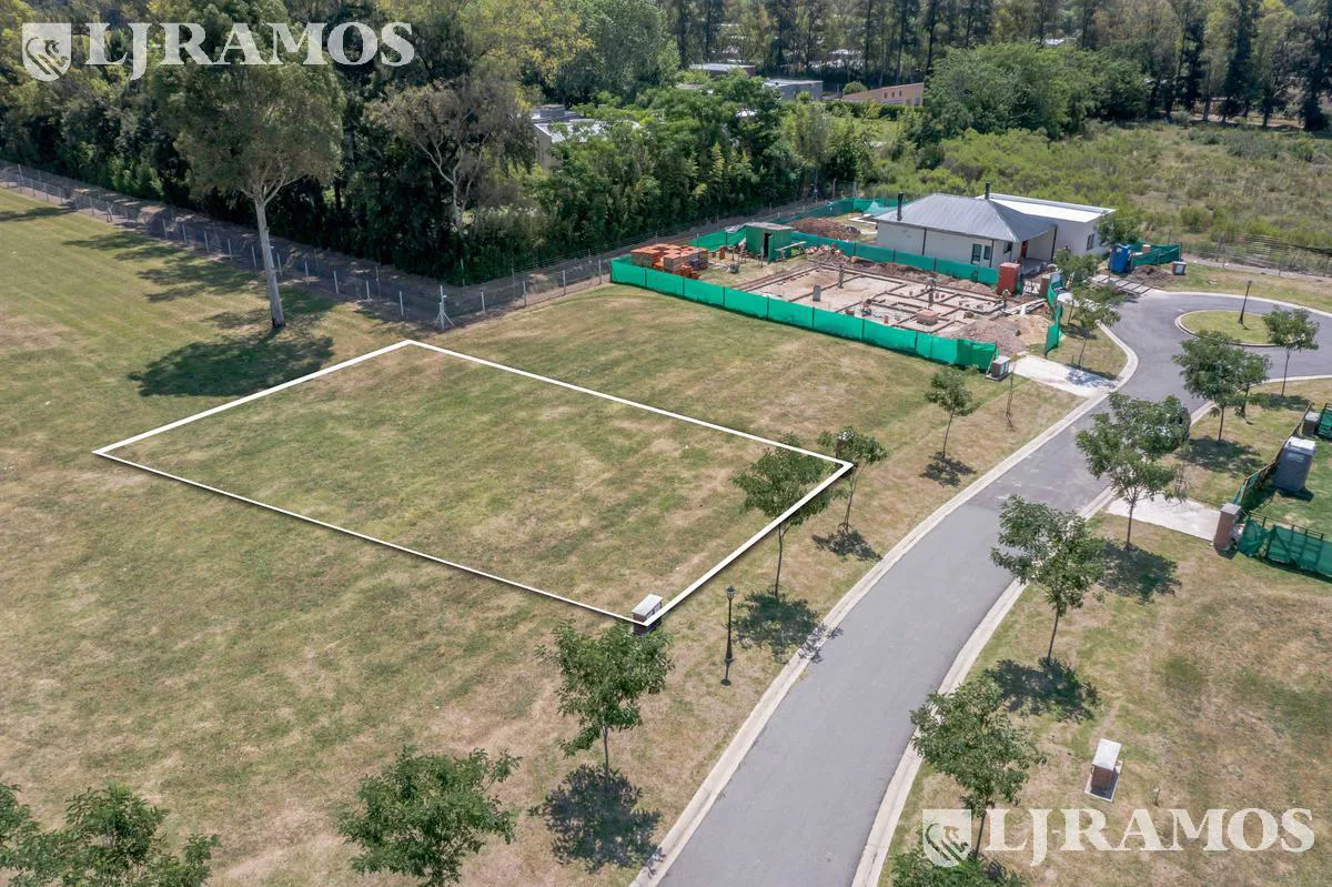 Construí tu casa en Barrio Privado Santo Tomás, Pilar. Excelente ubicación. foto 2