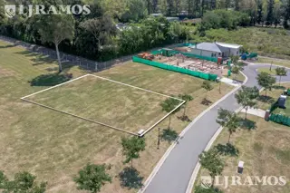Construí tu casa en Barrio Privado Santo Tomás, Pilar. Excelente ubicación. foto 2