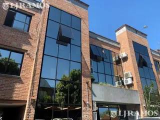 Alquiler de oficina de 200 m2 en San Isidro foto 1