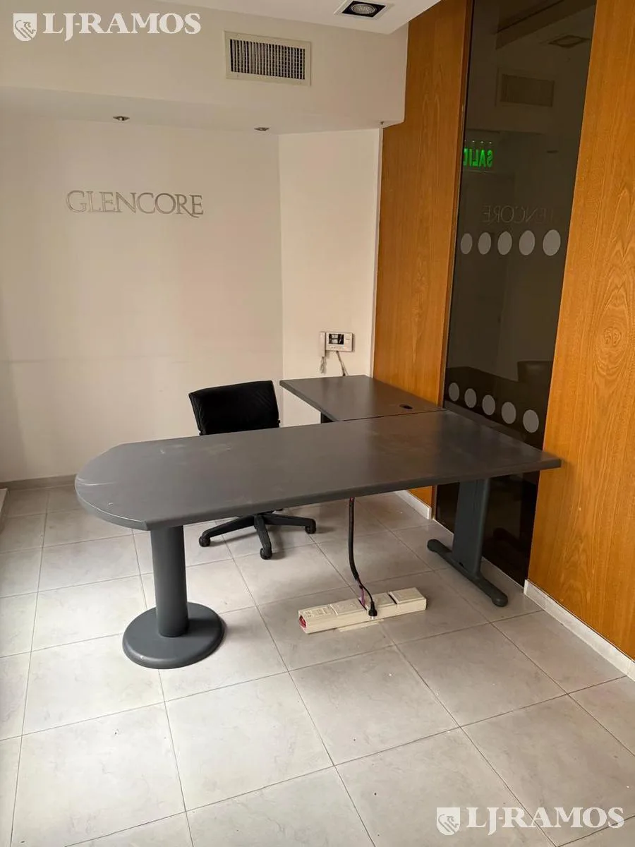 Alquiler de oficina de 200 m2 en San Isidro foto 4