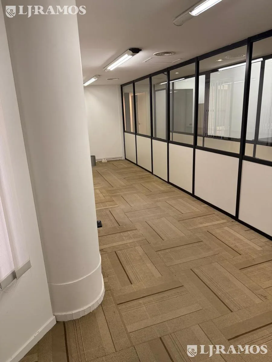 Alquiler de oficina de 200 m2 en San Isidro foto 5