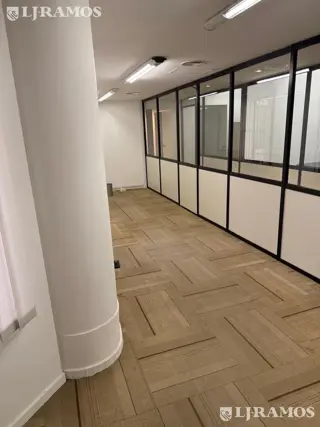 Alquiler de oficina de 200 m2 en San Isidro foto 5