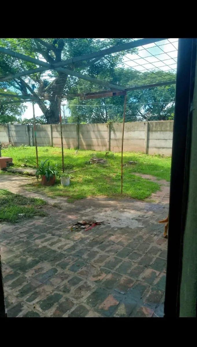 CASA CON GRAN TERRENO Y DEPOSITO A REFACCIONAR foto 4
