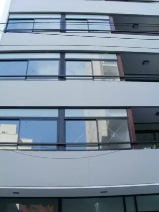 Excelente semipiso de 3 amb. con cochera foto 2