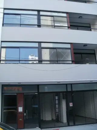 Excelente semipiso de 3 amb. con cochera foto 3