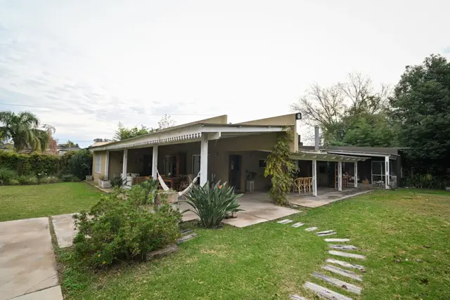 CASA QUINTA EN LOS ROBLES