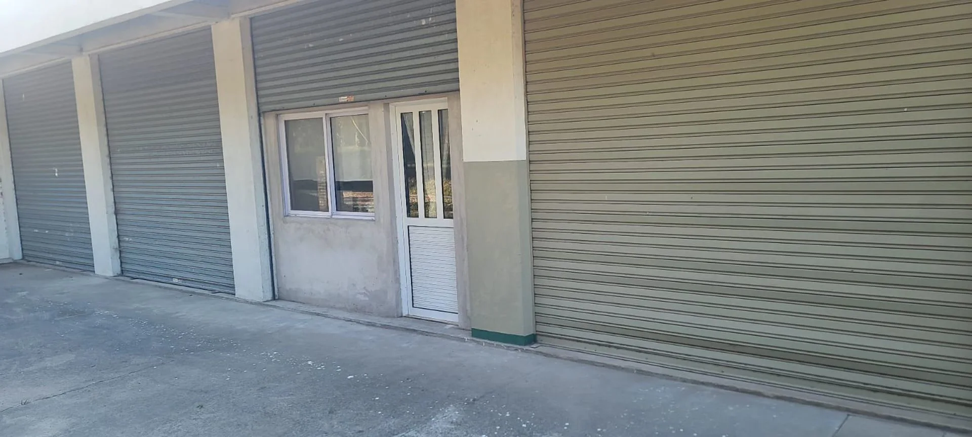 VENTA LOCALES MAS 3  DPTOS DE 1 Y 2 AMBIENTES foto 4