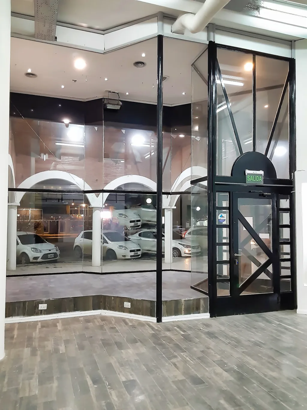 ALQUILER – LOCALES COMERCIALES – Bº CENTRO NORTE foto 2