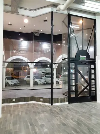 ALQUILER – LOCALES COMERCIALES – Bº CENTRO NORTE foto 2