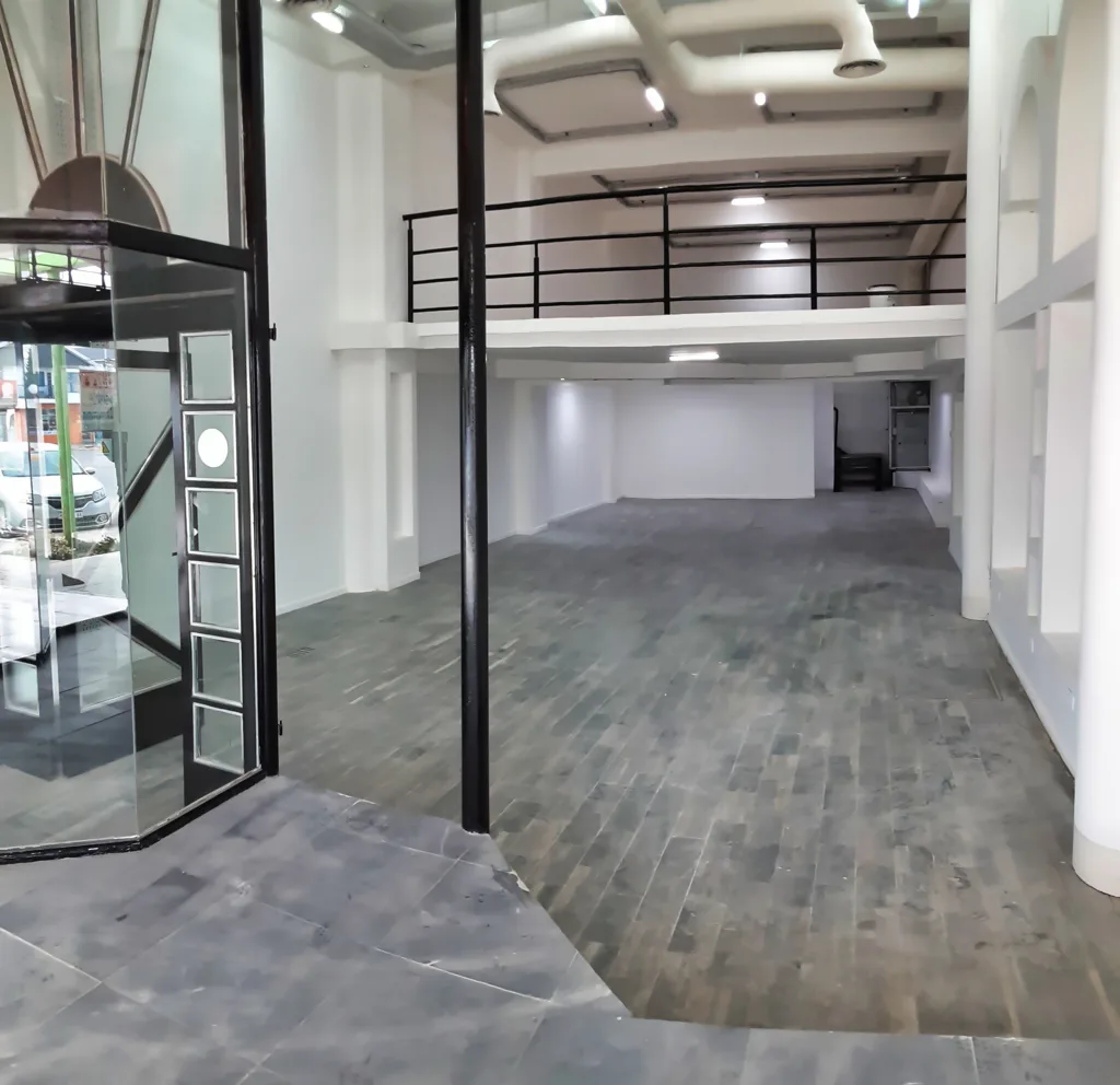 ALQUILER – LOCALES COMERCIALES – Bº CENTRO NORTE foto 3