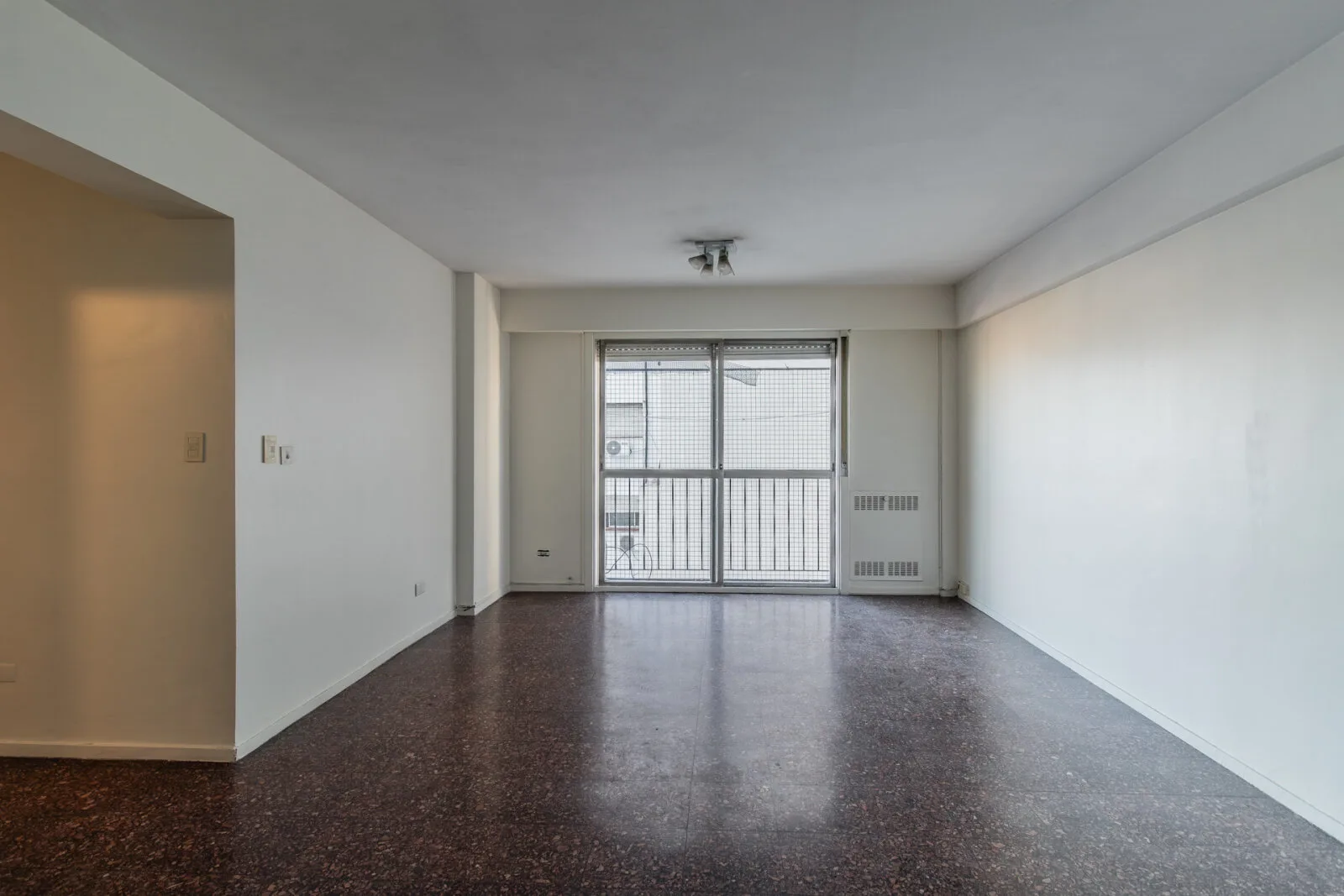 departamento de 3 Ambientes Luminoso con Cocheras y Baulera en Venta foto 2