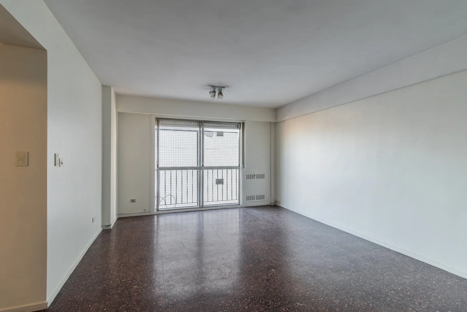 departamento de 3 Ambientes Luminoso con Cocheras y Baulera en Venta foto 3
