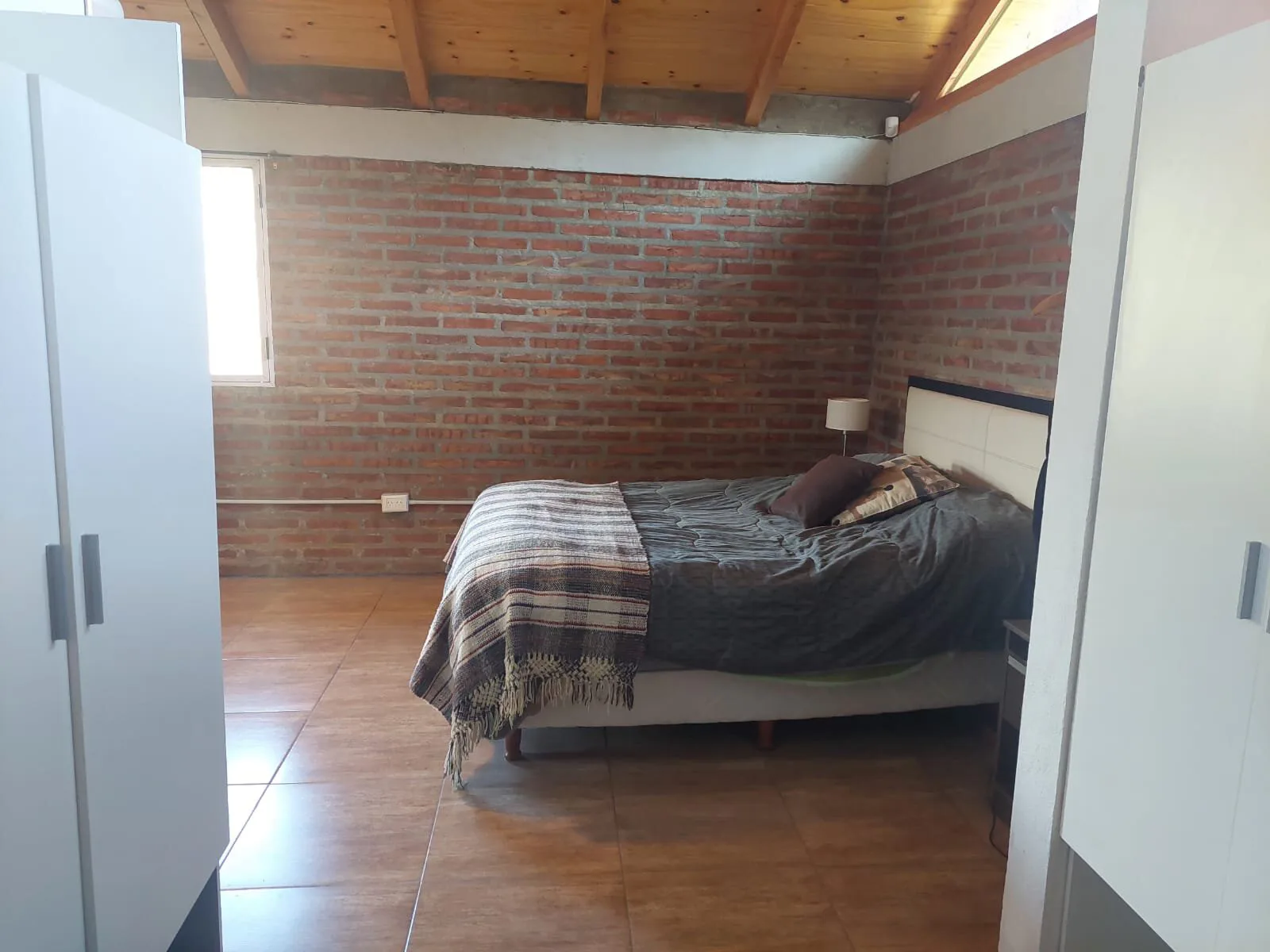 (064) Lago Puelo | Casa y Galpón de 216 m² sobre Ruta 16 con frente comercial directo foto 3