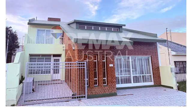 CASA Km 3: 4 Dorm y Quincho, salida a 2 calles