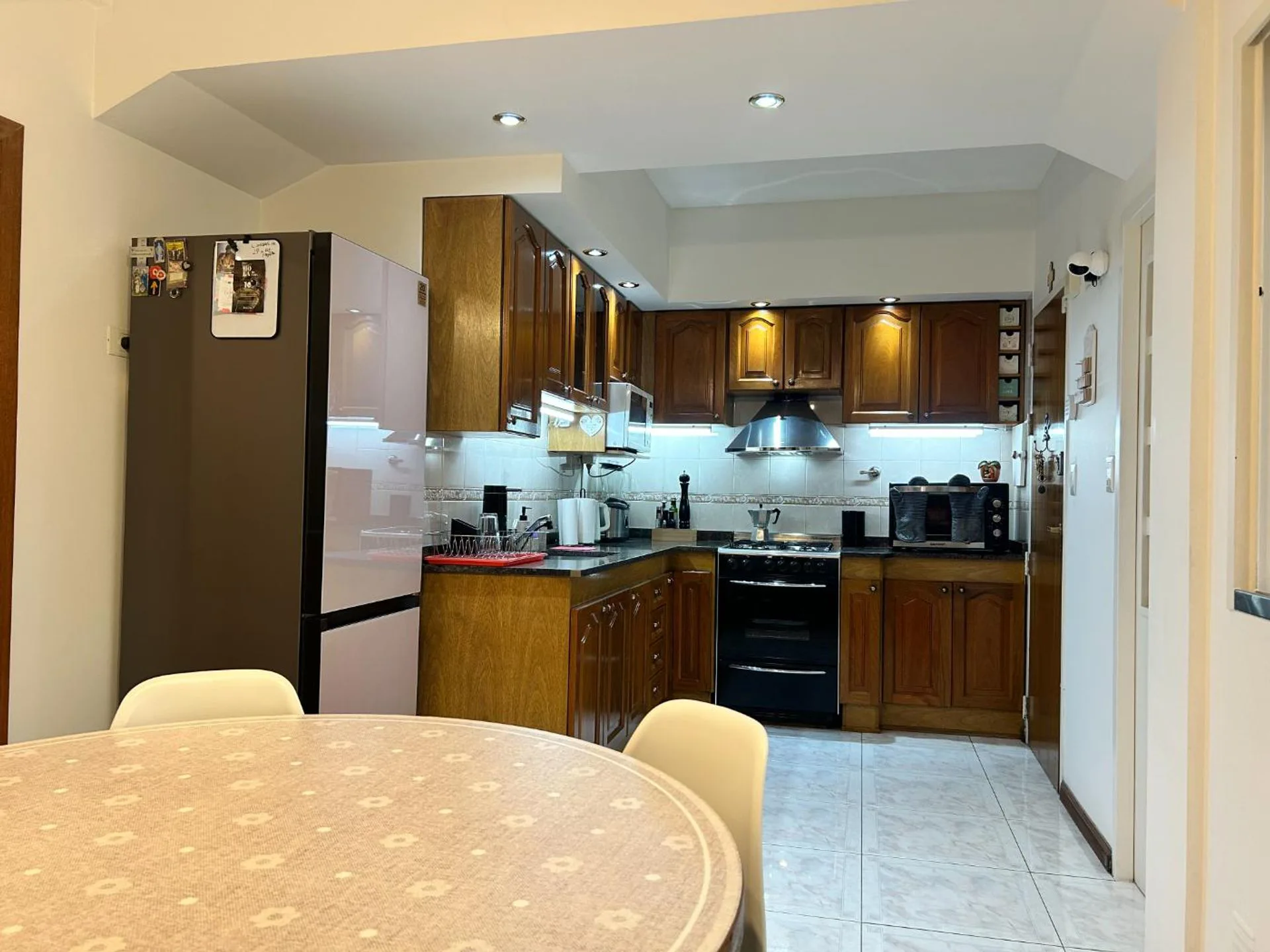 VENTA 4 AMBIENTES EN CABALLITO CON DOS COCHERAS foto 3