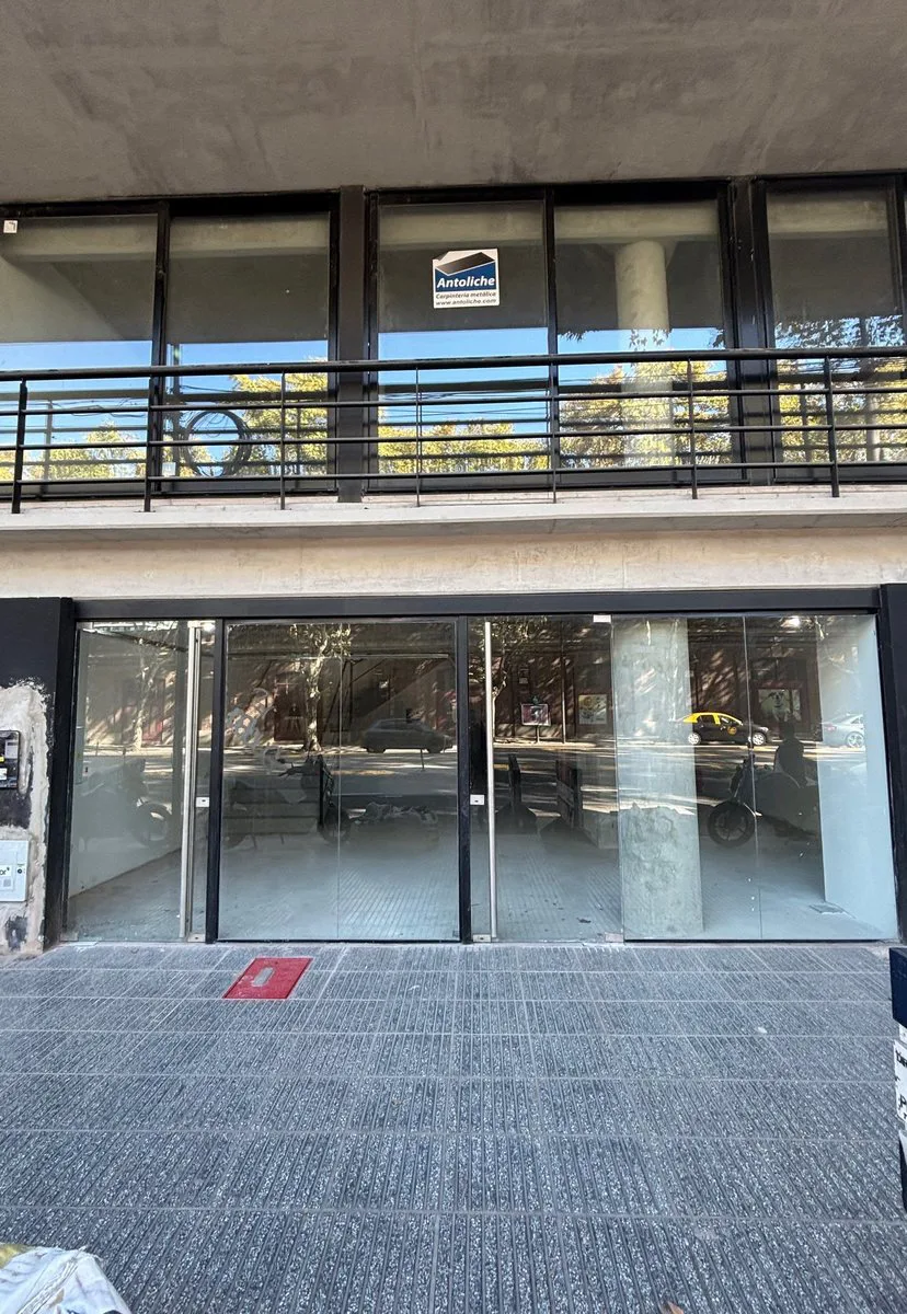 LOCAL 469 M² A ESTRENAR EN PALERMO HOLLYWOOD foto 2