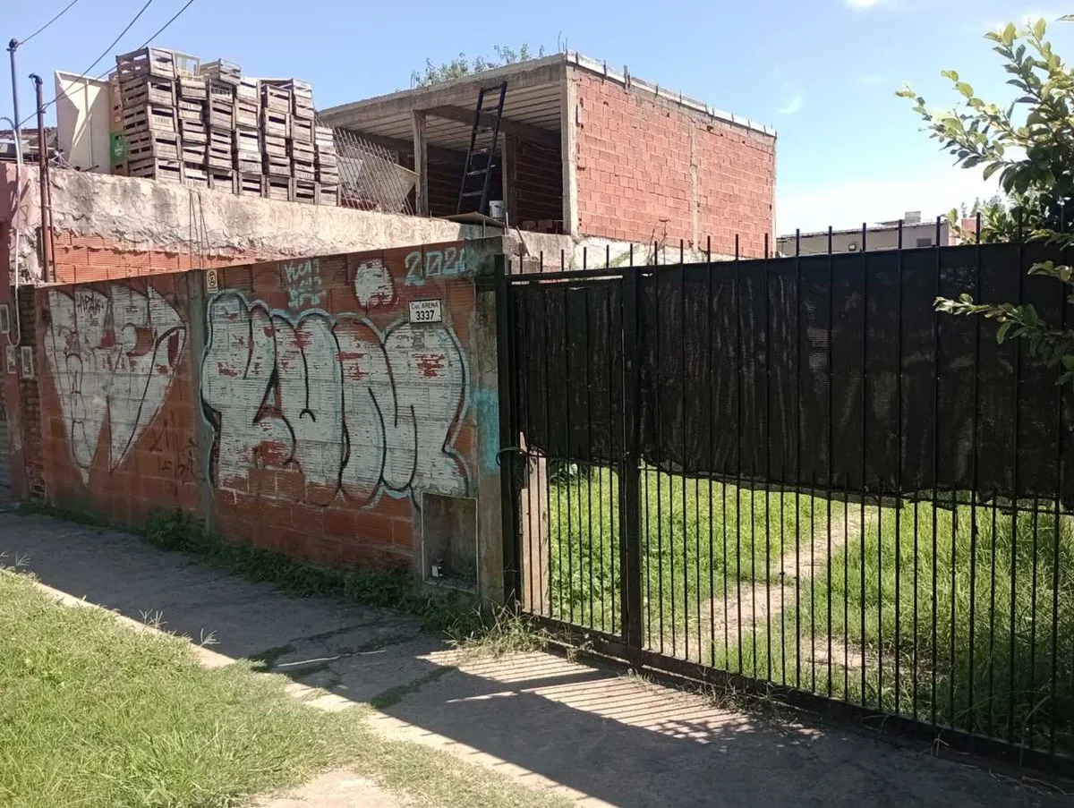 Venta Casa terreno 2 ambientes en Castelar foto 2