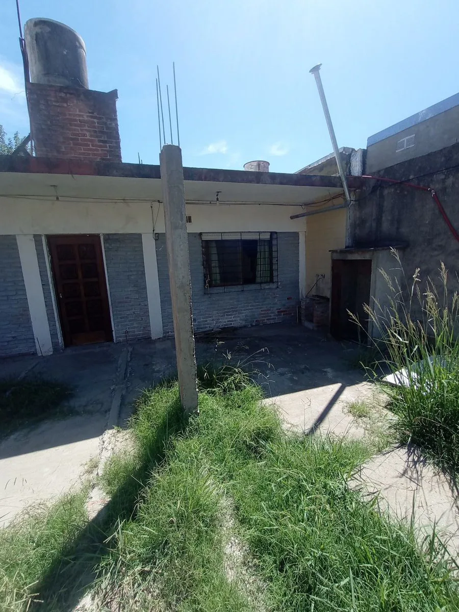 Venta Casa terreno 2 ambientes en Castelar foto 4