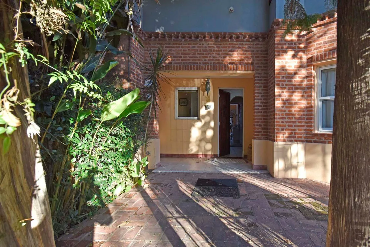 Triplex de 3 dormitorios, jardin y vista al SIC foto 3