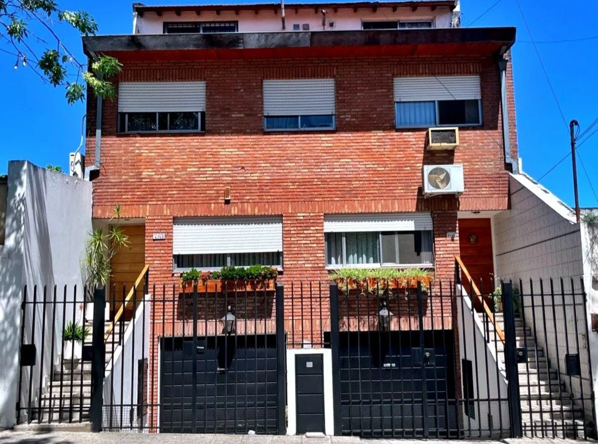 VENTA TRIPLEX SIN EXPENSAS / PARQUE AVELLANEDA / 5 AMBIENTES / CON PATIO / APTO CREDITO HIPOTECARIO foto 4
