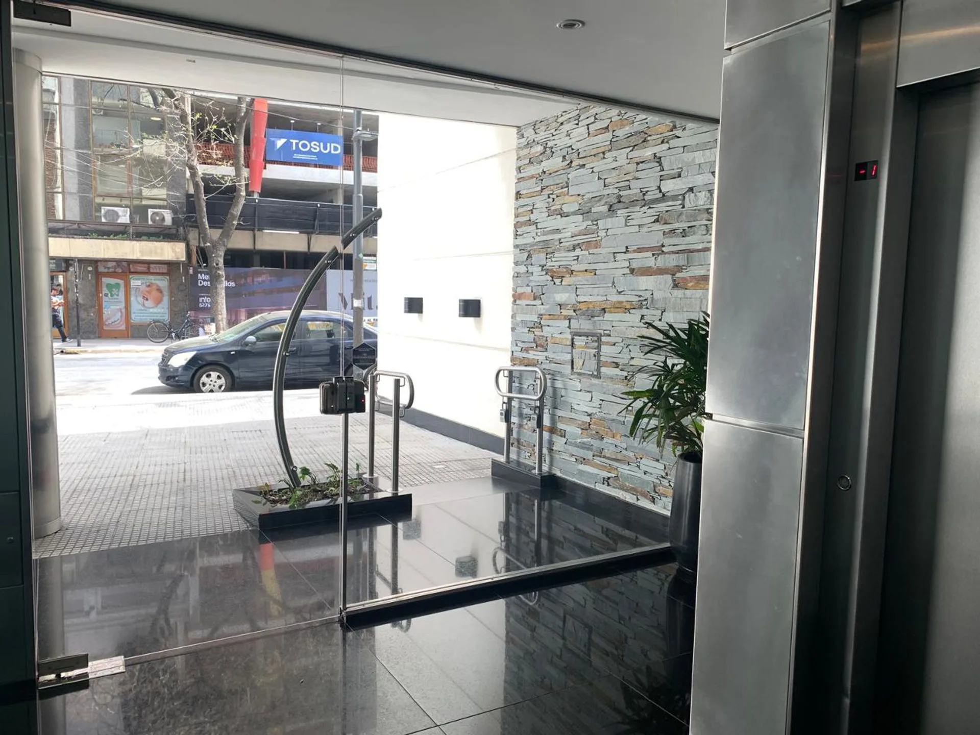 Moderno  monoambiente a estrenar con balcón! foto 3