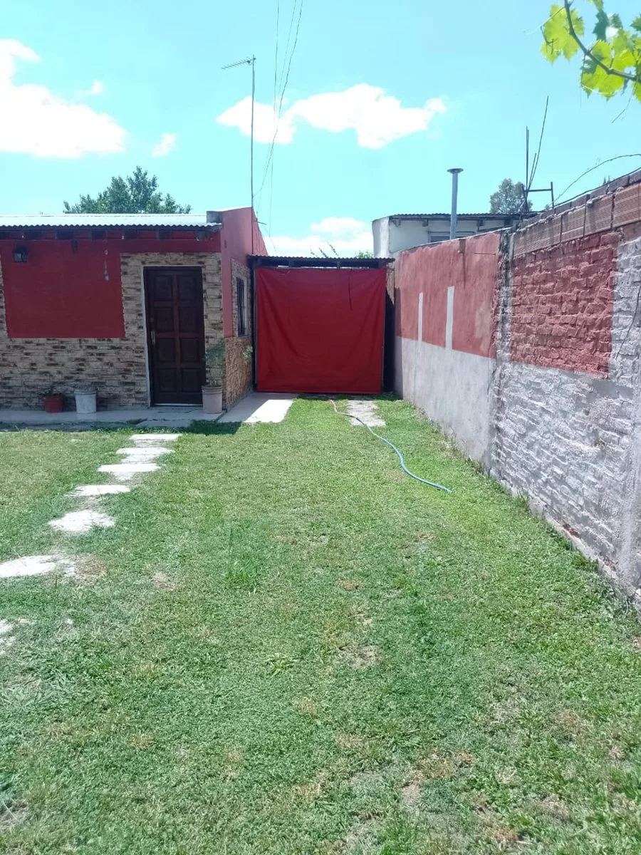 HERMOSA CASA EN TORTUGUITAS. AMPLIO PARQUE. foto 3