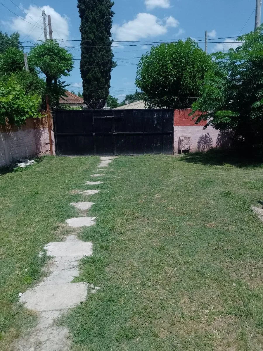 HERMOSA CASA EN TORTUGUITAS. AMPLIO PARQUE. foto 5