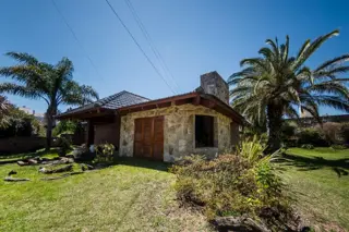ESPECTACULAR CASA DE 4 DORM C/ PILETA EN EXCELENTE ZONA DE CARLOS PAZ foto 2