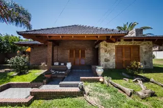 ESPECTACULAR CASA DE 4 DORM C/ PILETA EN EXCELENTE ZONA DE CARLOS PAZ foto 3