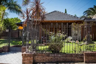 ESPECTACULAR CASA DE 4 DORM C/ PILETA EN EXCELENTE ZONA DE CARLOS PAZ foto 4