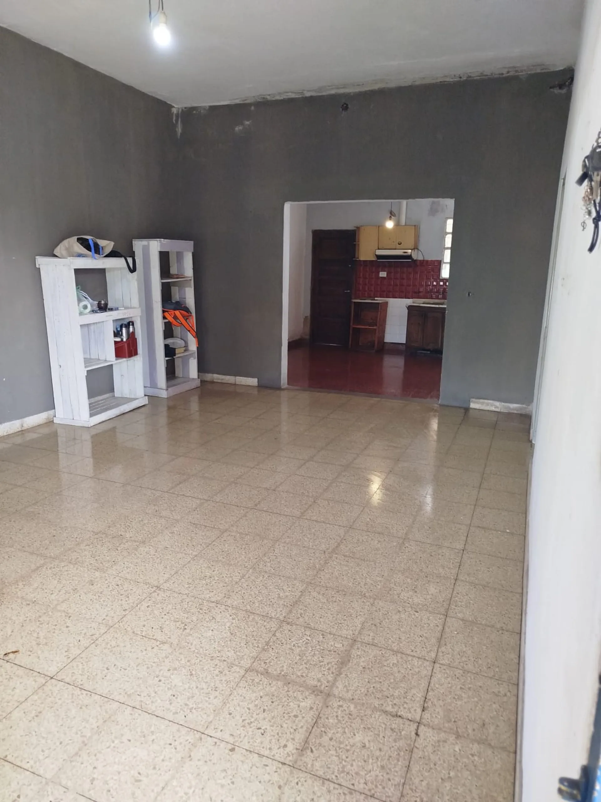 Venta casa a refaccionar sobre Av. Velez Sarfield foto 5