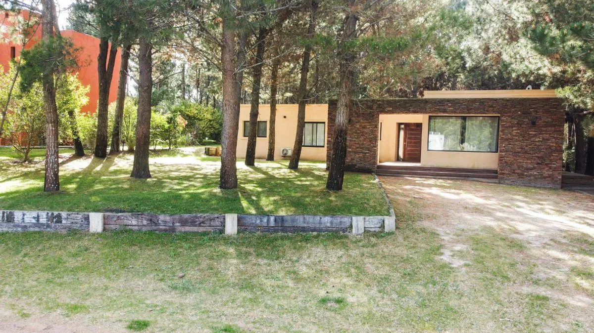 VENTA DE CASA EN COSTA ESMERALDA