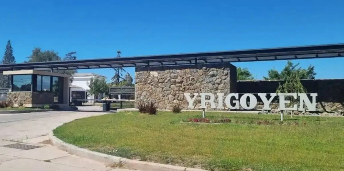CASA EN VENTA - Bº PRIVADO YRIGOYEN - MAIPU foto 3