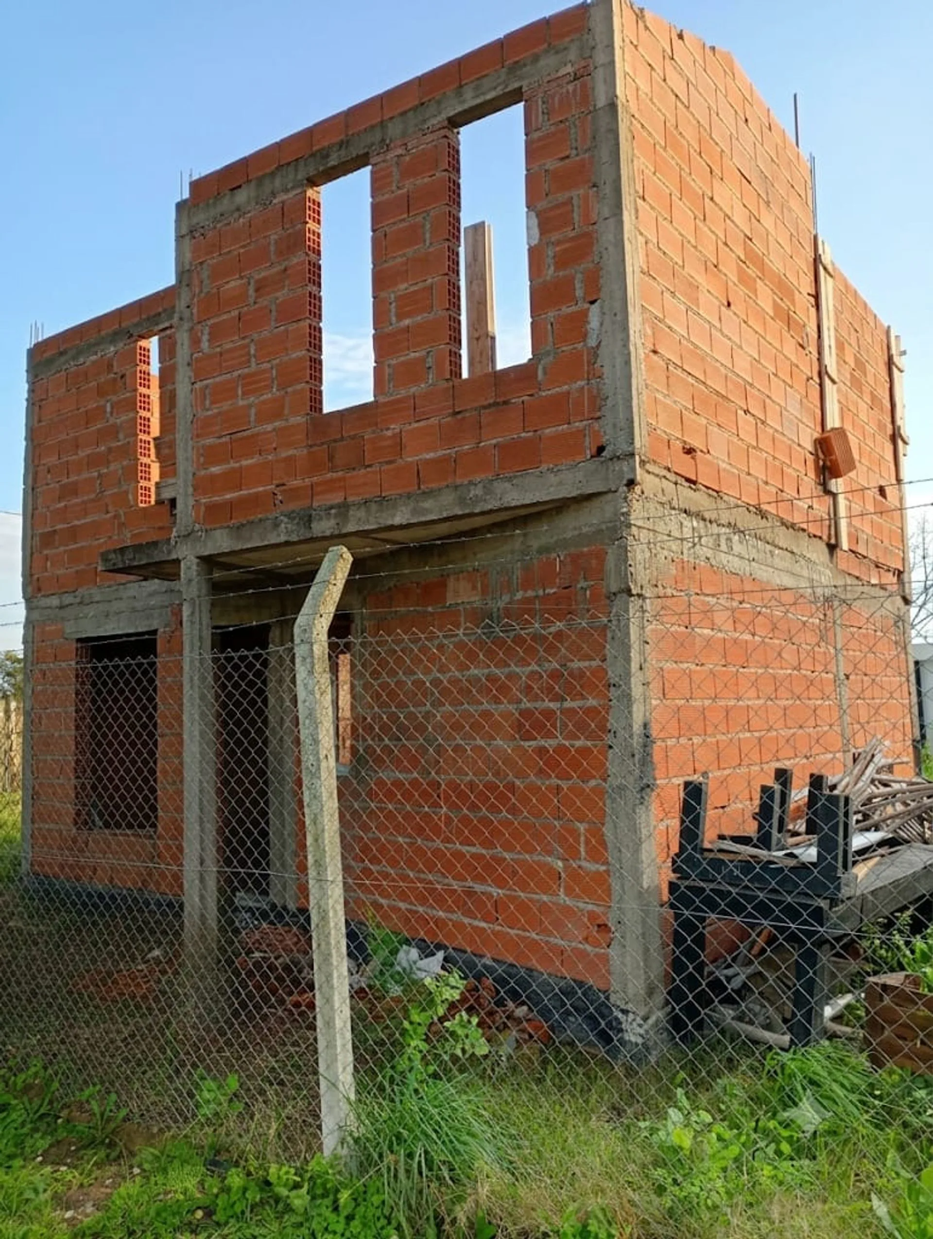 TERRENO EN VENTA EN SAN VICENTE CON CONSTRUCCIÓN foto 2