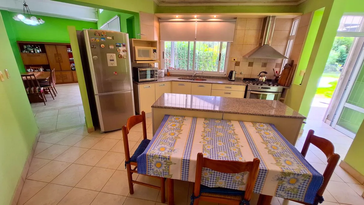 Hermosa gran casa con pileta en zona norte, Paraná foto 5