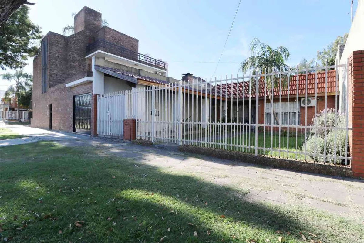 Casa 3amb con cochera y jardín en Villa Bosch foto 2