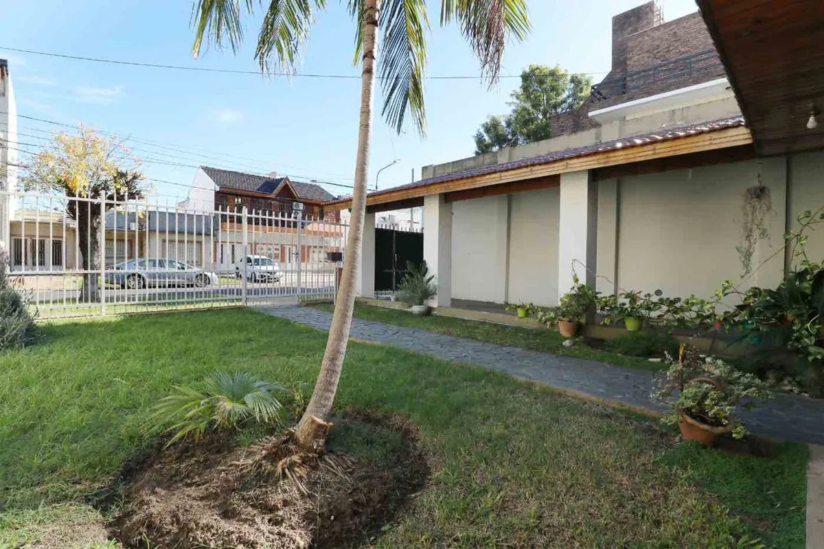 Casa 3amb con cochera y jardín en Villa Bosch foto 3