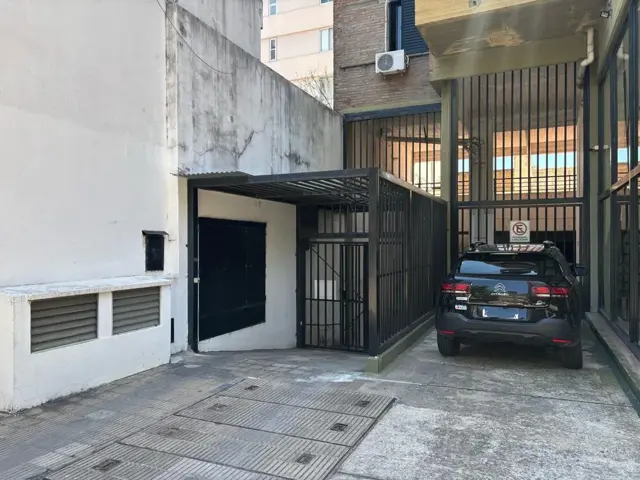 VENTA COCHERA CORRIENTES A METROS DE PELLEGRINI