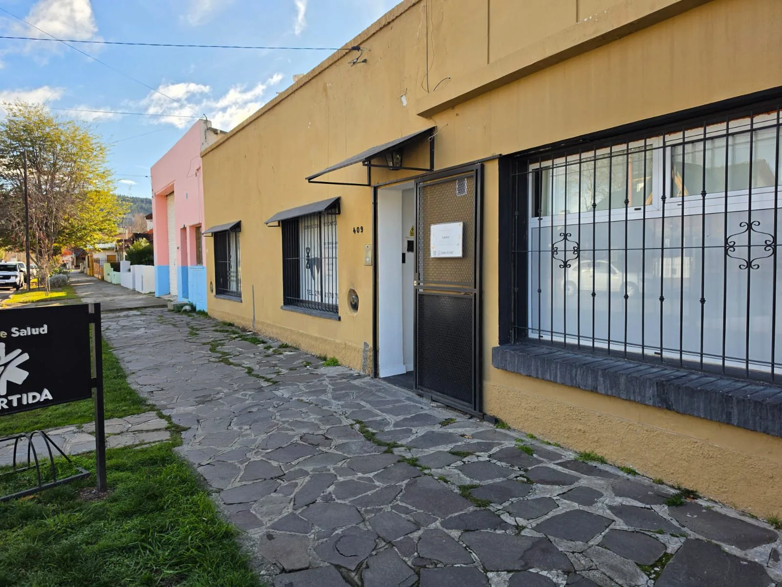 ALQUILER DE CONSULTORIO PROFESIIONAL EN CENTRO MÉDICO ACTIVO – ESQUEL foto 3